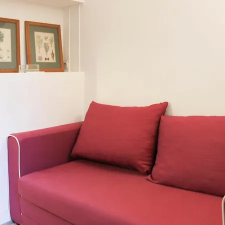 Charming Duplex With Balcony In The 16th