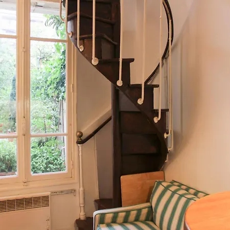 Charming Duplex With Balcony In The 16th Apartment *
